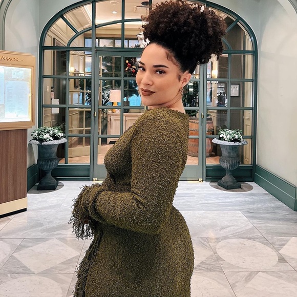 NA-KD Set - Green Knitted Overlap Fringe Detail Sweater & Skirt - Picture 5 of 17